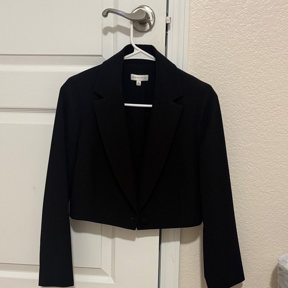 Gianni Bini Cropped Black Blazer